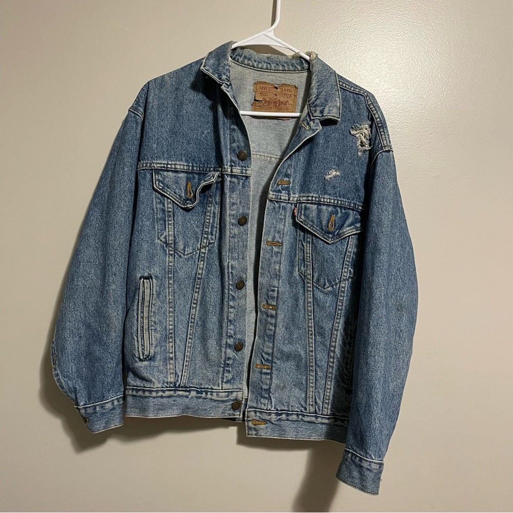 LEVI’S Distressed Classic Denim Jacket